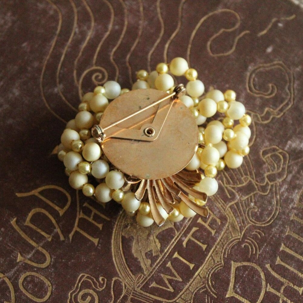 Vintage 1950s 1960s Brooch, Daisy Flower and Faux Pearl Cluster Pin Mid Century - Picture 13 of 13